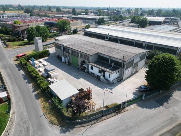 locale commerciale in vendita a Manerbio