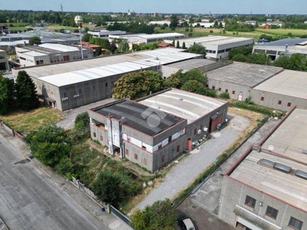 locale commerciale in vendita a Manerbio