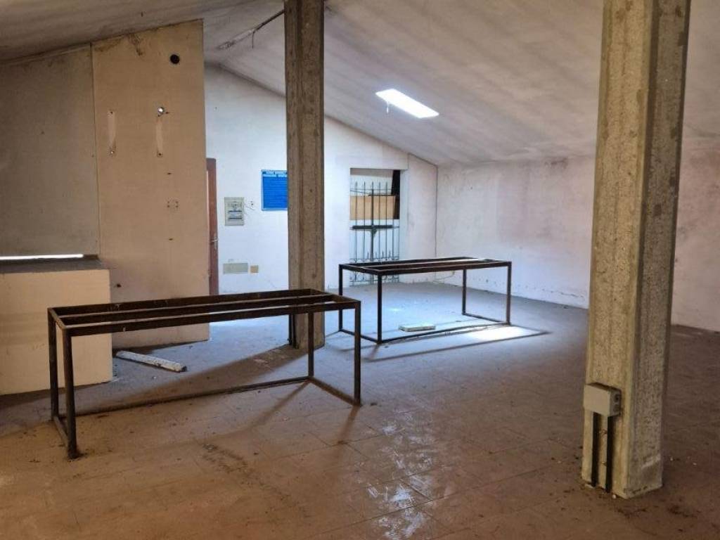 locale commerciale in vendita a Manerbio