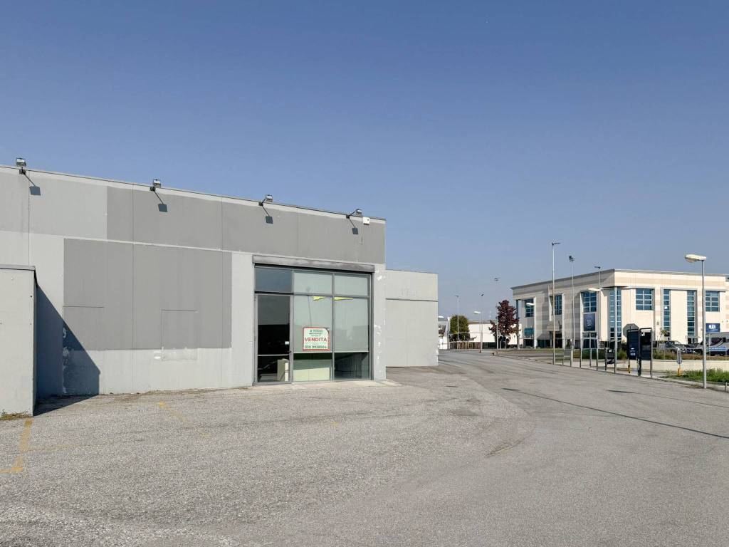 locale commerciale in vendita a Manerbio