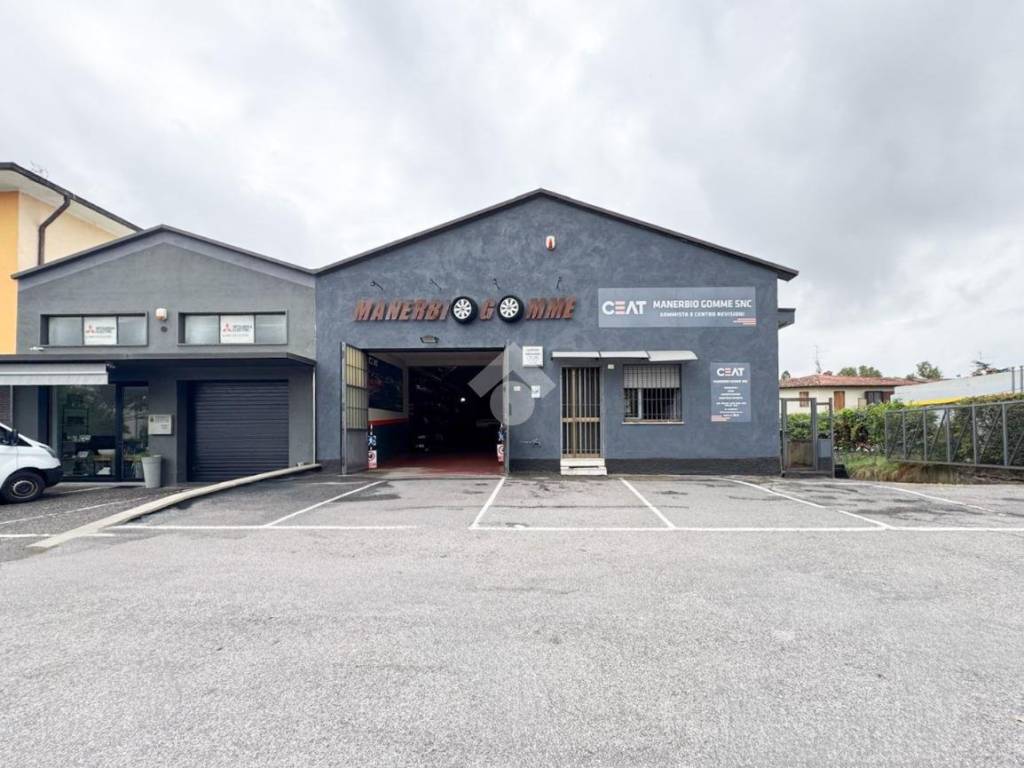 locale commerciale in vendita a Manerbio
