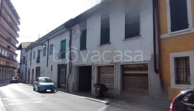 negozio in vendita a Manerbio