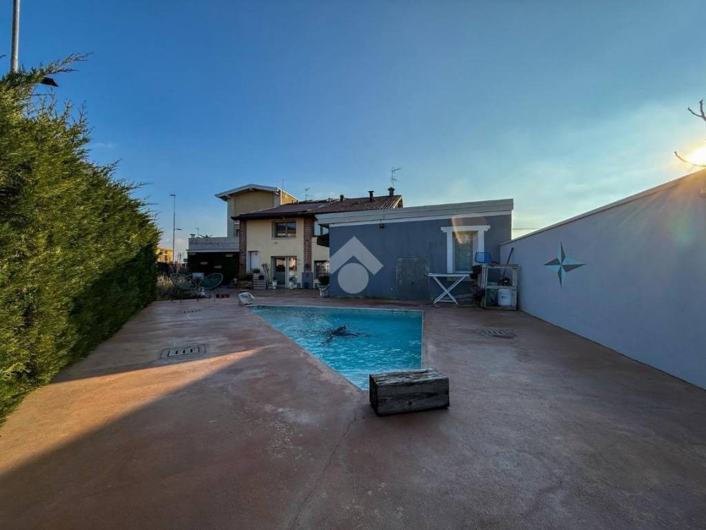 casa indipendente in vendita a Manerbio