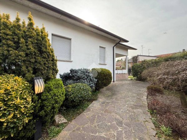 casa indipendente in vendita a Manerbio