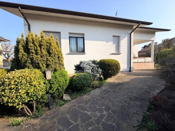 casa indipendente in vendita a Manerbio