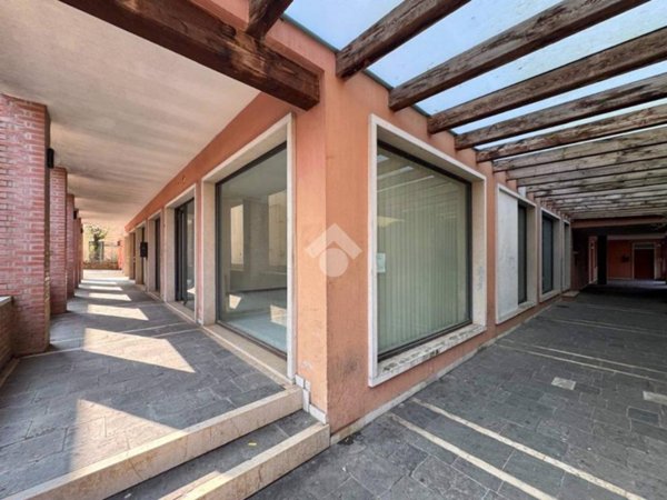 negozio in vendita a Manerbio