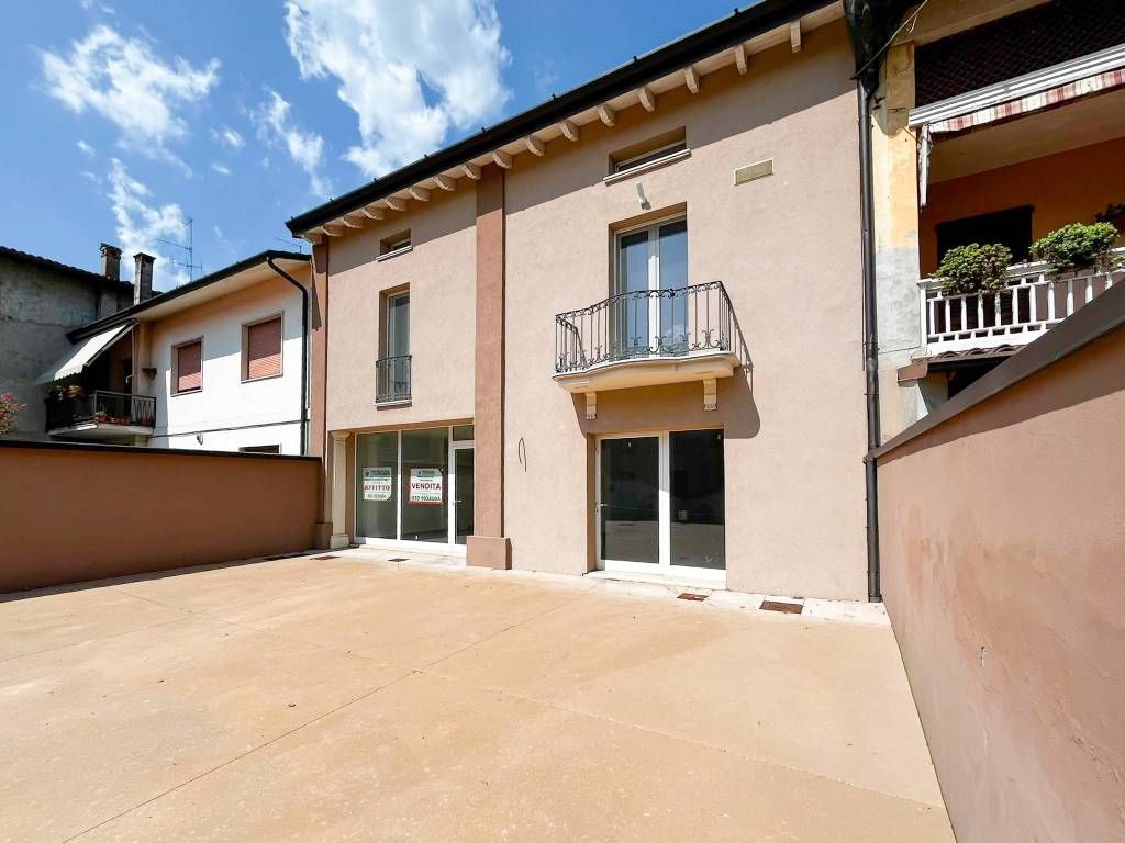 negozio in vendita a Manerbio
