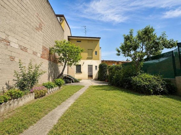 casa indipendente in vendita a Manerbio