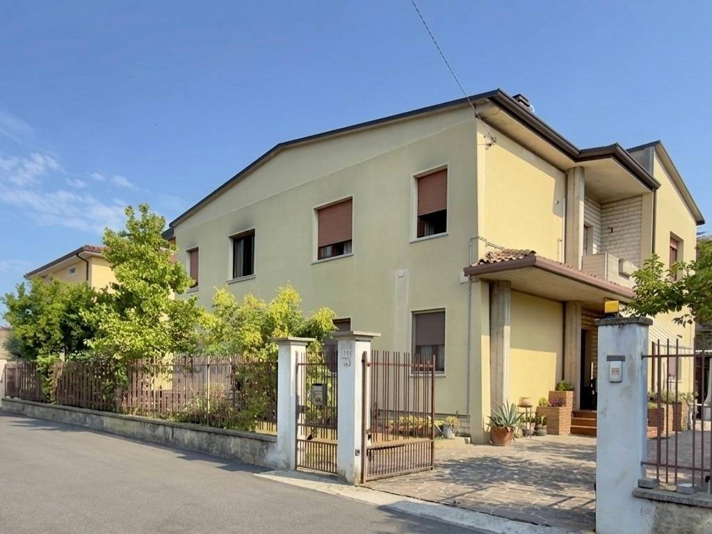 casa indipendente in vendita a Manerbio