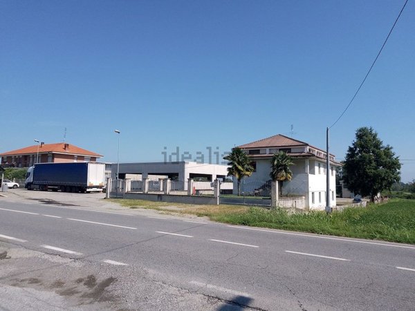 locale commerciale in vendita a Cavagnolo