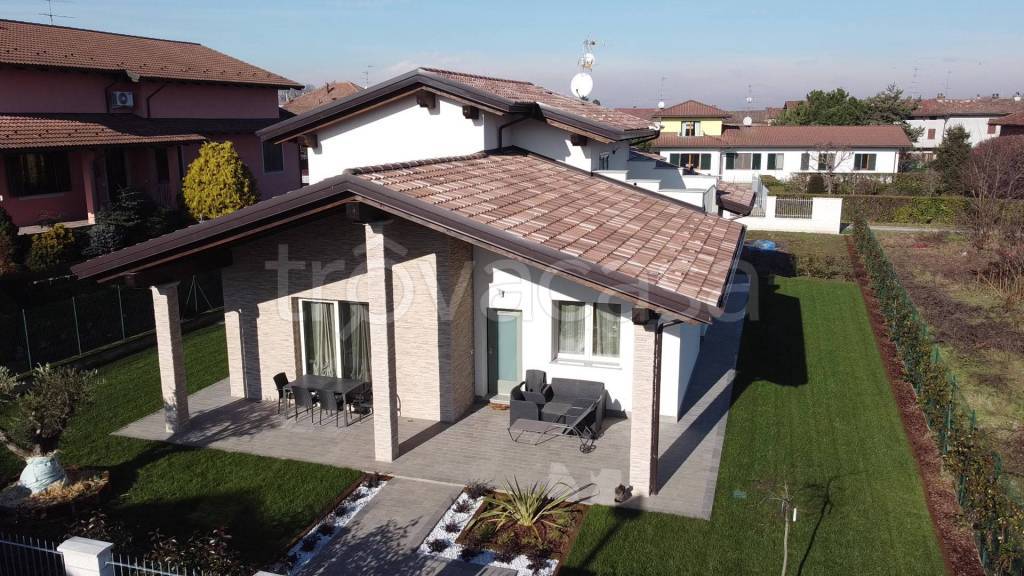 casa indipendente in vendita a Cavagnolo