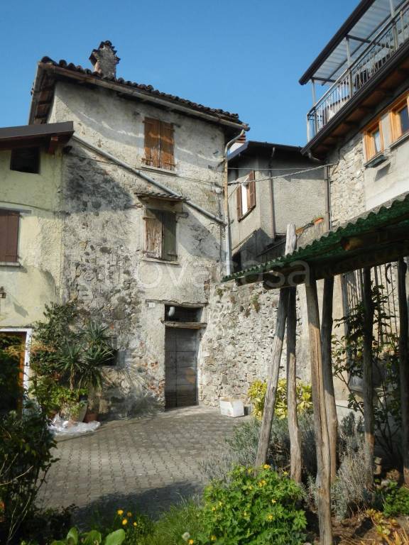 casa indipendente in vendita a Marcheno in zona Cesovo
