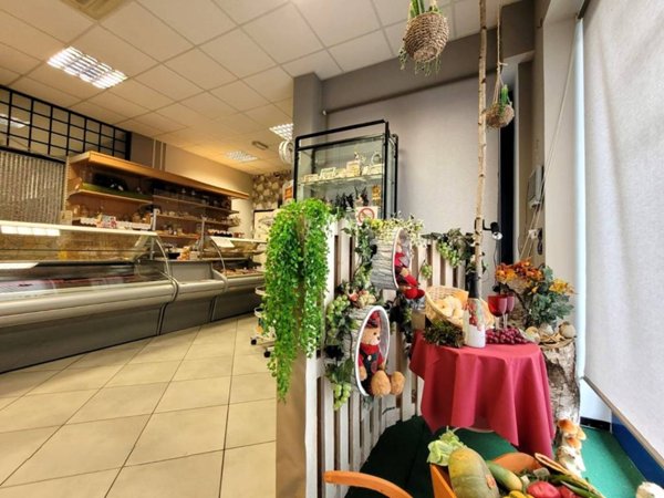 negozio in vendita a Marcheno