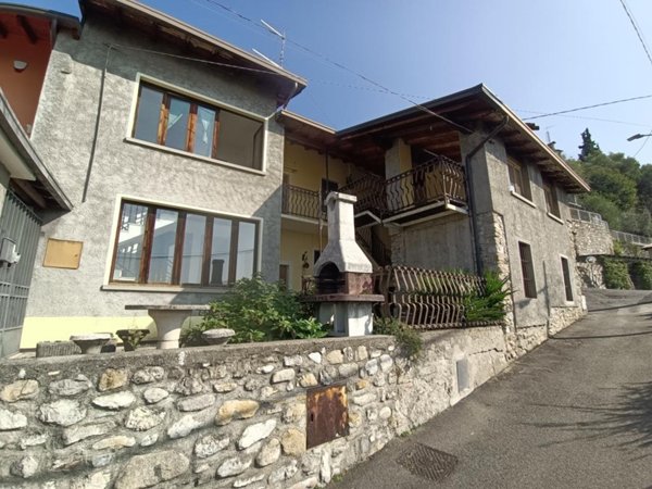 casa indipendente in vendita a Marone