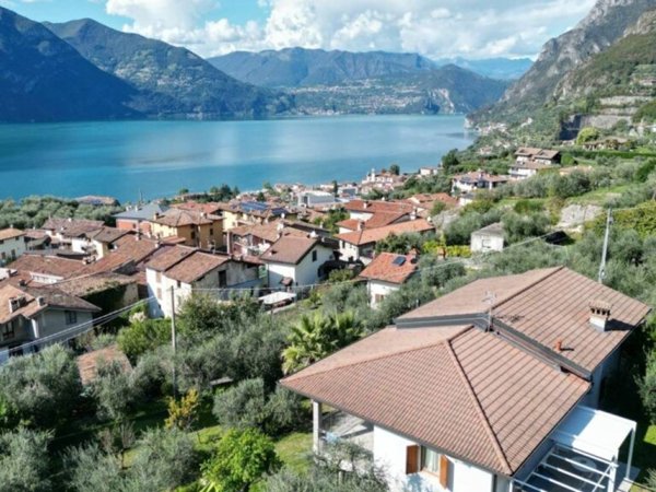 casa indipendente in vendita a Marone