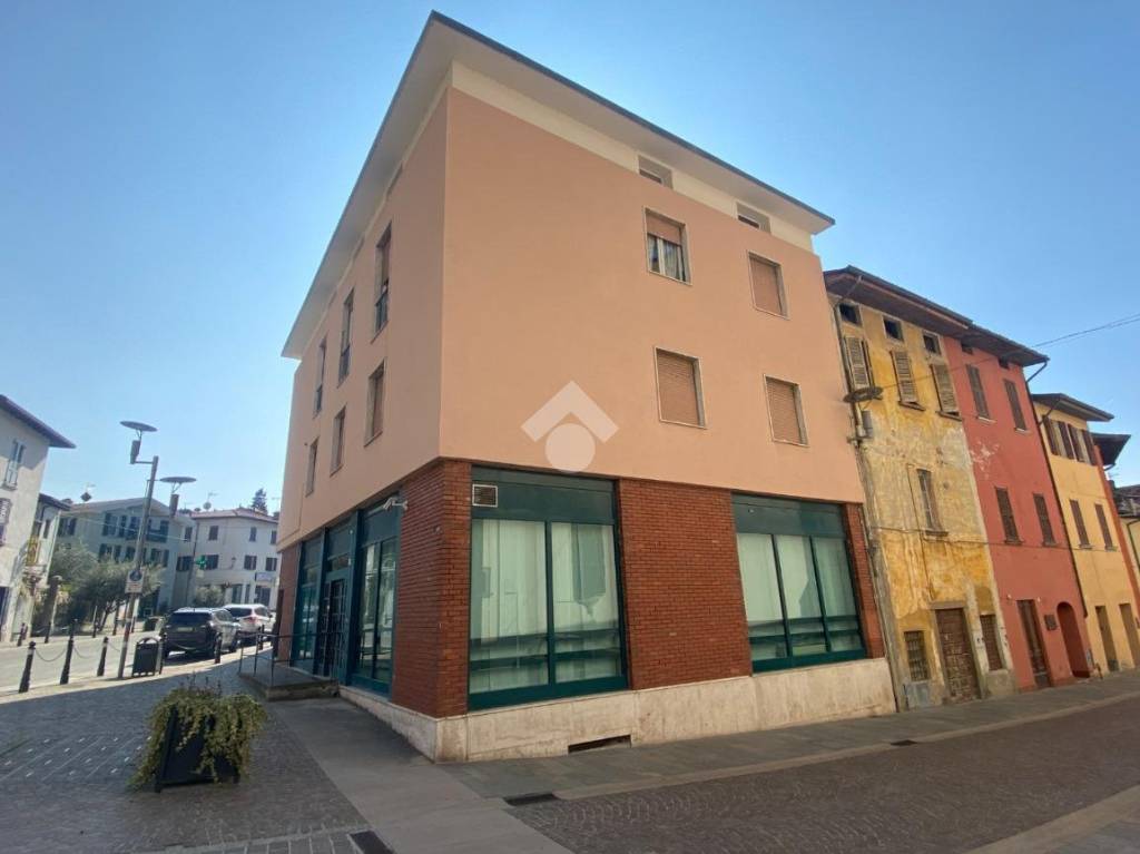 casa indipendente in vendita a Marone