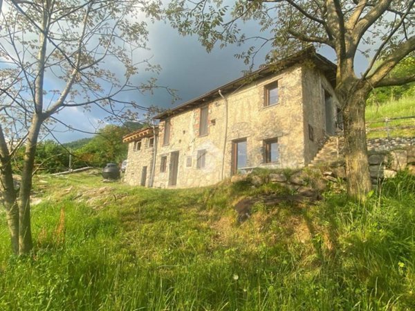 casa indipendente in vendita a Marone