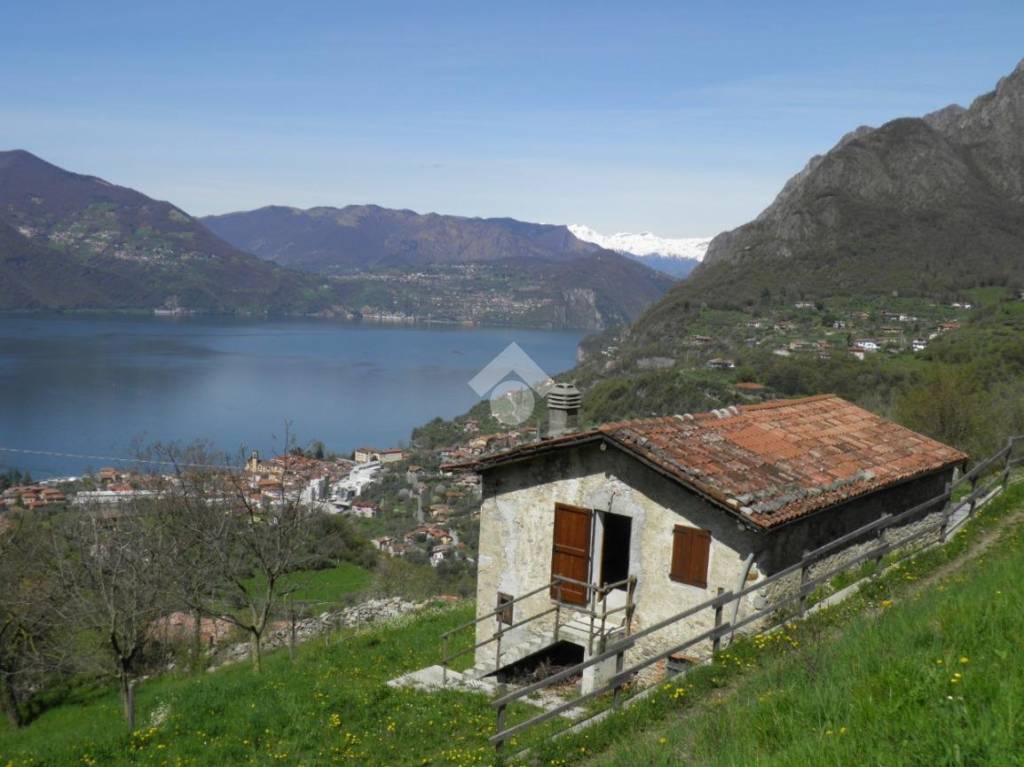 casa indipendente in vendita a Marone