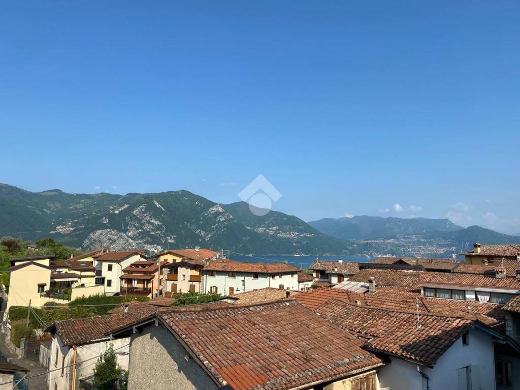 casa indipendente in vendita a Marone