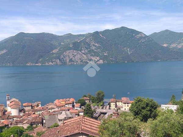casa indipendente in vendita a Marone