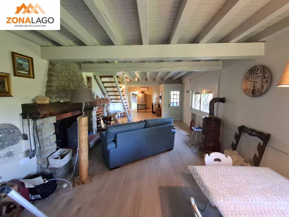casa indipendente in vendita a Marone