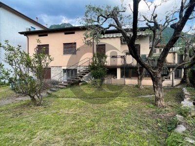 casa indipendente in vendita a Marone
