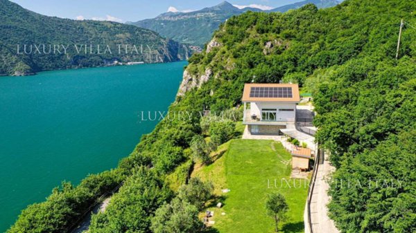 casa indipendente in vendita a Marone