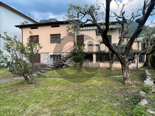 casa indipendente in vendita a Marone