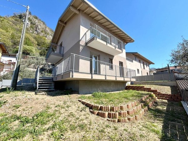 casa indipendente in vendita a Marone