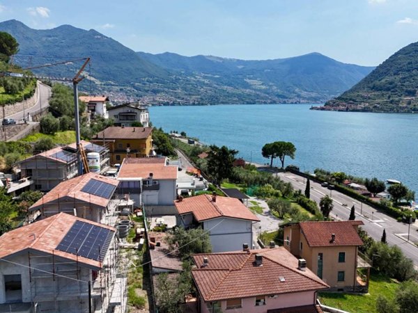 casa indipendente in vendita a Marone