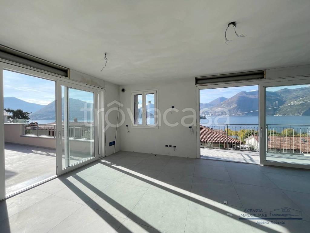 casa indipendente in vendita a Marone