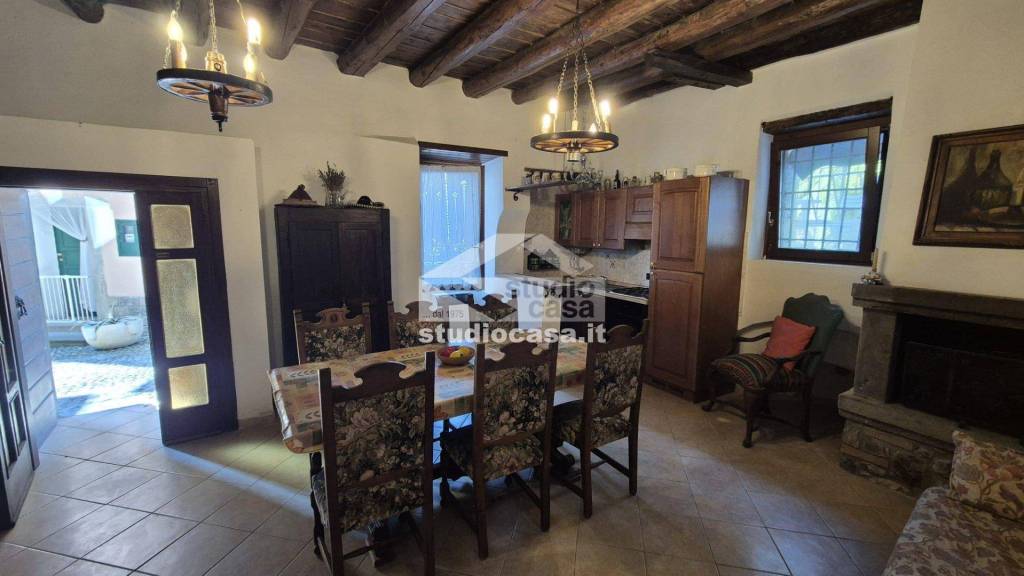 casa indipendente in vendita a Marone