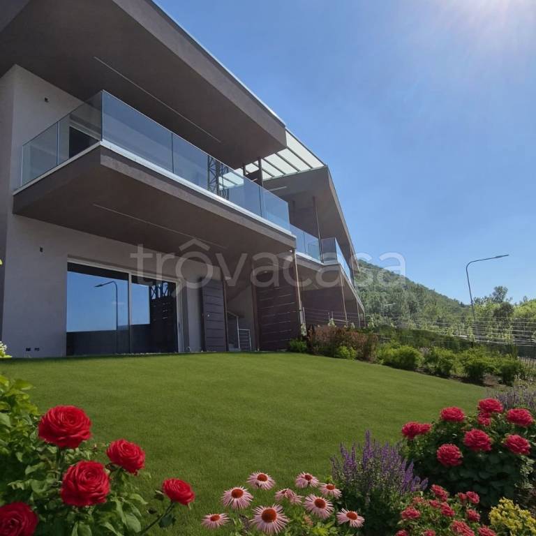 casa indipendente in vendita a Marone