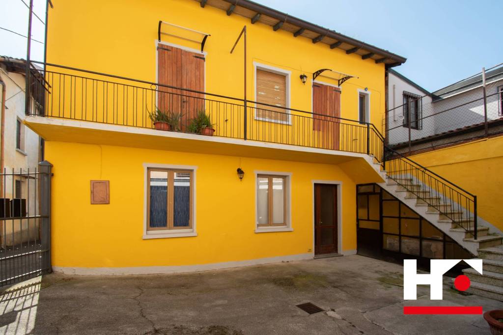 casa indipendente in vendita a Marone