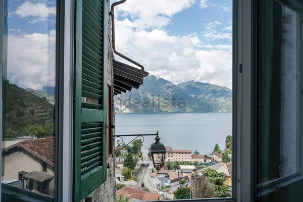 casa indipendente in vendita a Marone