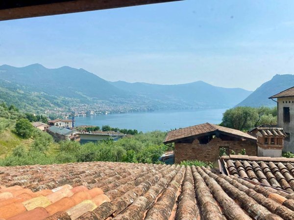 casa indipendente in vendita a Marone