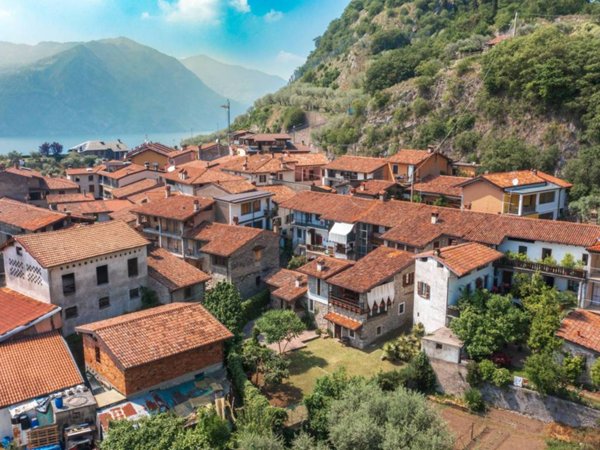 casa indipendente in vendita a Marone