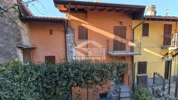 casa indipendente in vendita a Marone