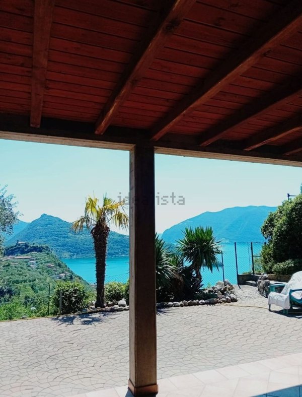 casa indipendente in vendita a Marone