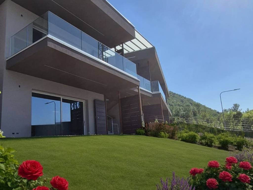 casa indipendente in vendita a Marone