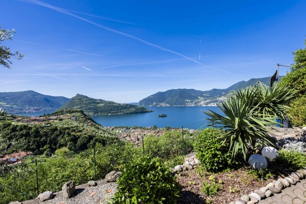 casa indipendente in vendita a Marone