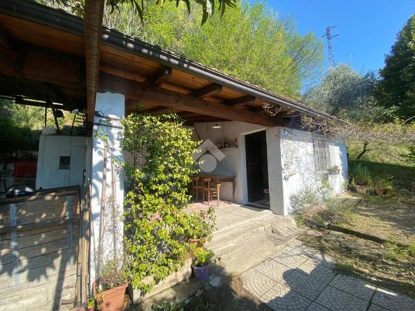casa indipendente in vendita a Marone