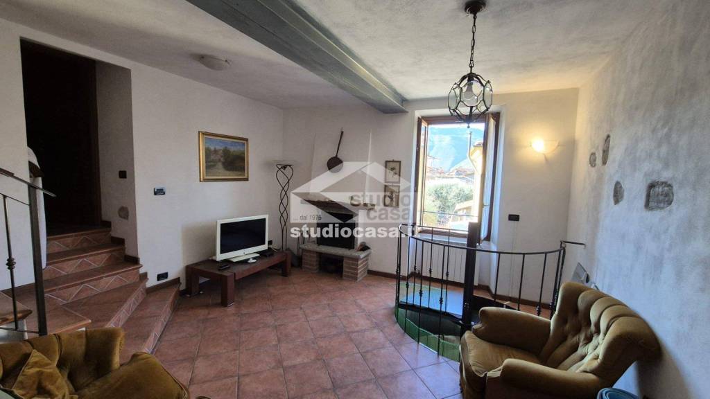 casa indipendente in vendita a Marone