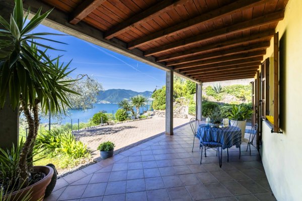 casa indipendente in vendita a Marone
