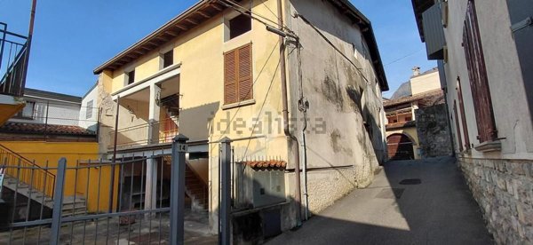casa indipendente in vendita a Marone