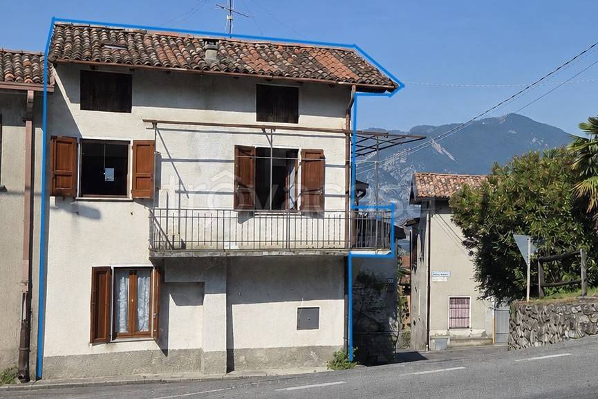 casa indipendente in vendita a Marone
