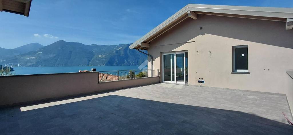 casa indipendente in vendita a Marone