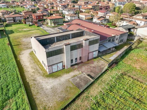 locale commerciale in vendita a Mazzano in zona Molinetto
