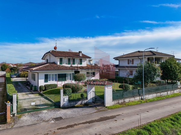 casa indipendente in vendita a Mazzano in zona Ciliverghe