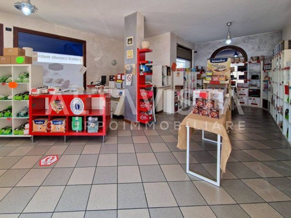 negozio in vendita a Mazzano in zona Molinetto